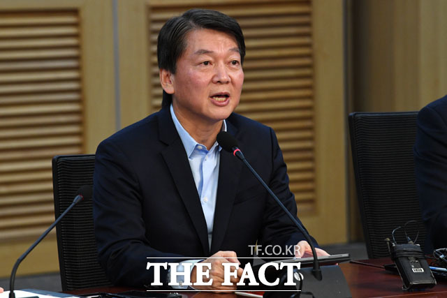 안철수 전 국민의당 대표는 5일 '투쟁하는 중도, 어떻게 실현할 것인가' 국회 토론회에서 "신당은 반드시 성공할 것"이라며 "조국사태때 공정의 가치를 진영논리로 무너뜨리는 모습 보면서 이 정권의 도덕성은 파탄이라고 생각했다"고 지적했다. /국회=남윤호 기자