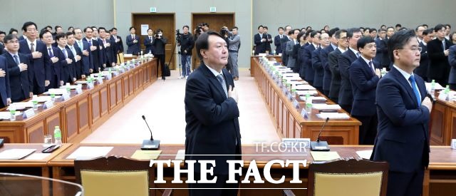 윤석열 검찰총장은 지난 10일 대검찰청에서 '제21대 국회의원 선거 대비 전국 지검장 및 선거담당 부장검사 회의'를 열었다. /뉴시스