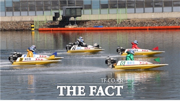 2020시즌 초반부터 두각을 나타내고 있는 16기 신인들의 레이스 장면./경륜경정총괄본부 제공