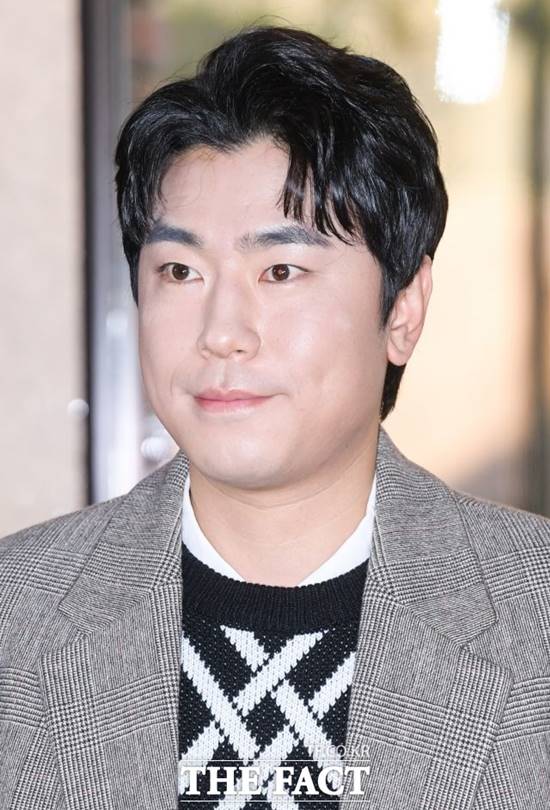 배우 이시언이 코로나19 확산 방지를 위해 100만원을 기부했지만, 금액이 적다는 이유로 악플에 시달리고 있다. /김세정 기자