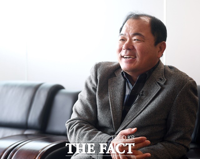 유형관은 영원한 조연스타. 그는 "시청자들은 대통령이나 왕의 캐릭터 보다 시골마을 이장이나 아파트 경비원의 모습에서 더 친근감을 느끼는 것 같다"고 했다. /이효균 기자