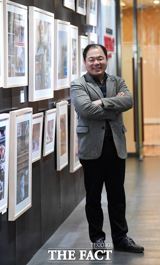 "이래봬도 뭔가 꽂히면 물불 안가리는 열정남입니다." 유형관은 6년 전인 지난 2014년 서울에서 부산까지 자전거를 타고 달렸다. 그는 가끔 바다가 보고 싶을 때는 수시로 서울에서 속초까지 자전거로 이동한 뒤 대중교통으로 되돌아오기도 한다고 했다. /이효균 기자