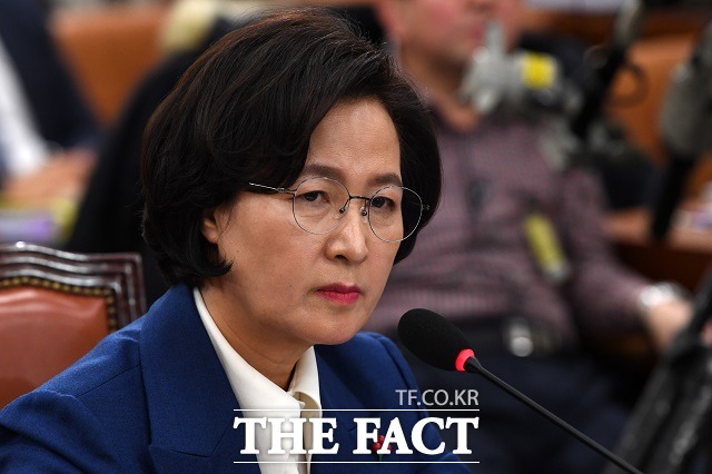 청와대는 11일 추미애 법무부 장관 해임을 요청한 국민청원과 관련해 "법무부는 이번 검찰 인사 과정에서 제기된 청원인의 말씀을 겸허하게 받아들이고 있다"며 원론적인 답변을 내놨다. /남윤호 기자