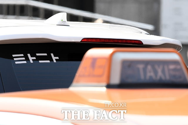 VCNC는 경영상의 어려움으로 인해 고급 택시 호출 서비스 타다 프리미엄에 대한 지원금을 폐지했다. /더팩트 DB