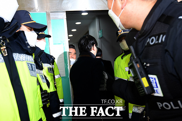 '관계자만 입장해주세요!'