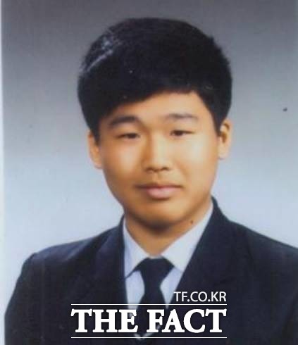 경찰이 24일 박사방 운영자 조주빈의 신상 공개를 결정했다. 사진은 '박사방' 운영자 조주빈. /서울지방경찰청 제공.