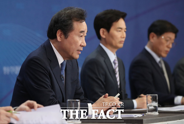 이날 이 위원장은 '민주당으로 복당하겠다'며 선거에 나서고 있는 일부 무소속 후보들을 향해 "정당을 담벽 넘듯이 쉽게 넘는 거라고 생각하는 것 자체가 저로서는 마땅치 않다"고 날을 세웠다. /뉴시스