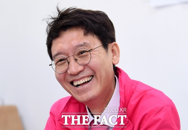 4.15 총선에서 서울 송파구갑에 출마한 김웅 미래통합당 후보는 검사 출신답지 않은 유쾌함으로 지역구 '썰'을 술술 풀며 웃고 있다. /송파=이새롬 기자.