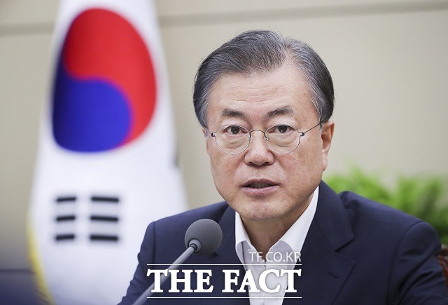 문재인 대통령이 오는 14일 '아세안+3 특별 화상정상회의'에 참석, 코로나19 대응을 위한 역내 협력의 중요성을 강조할 예정이다. /청와대 제공