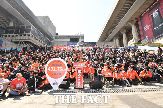 안 대표는 이날 "내일 정당투표는 기호 10번 국민의당에 꼭 투표해 달라"고 목소리를 높였다. /남윤호 기자