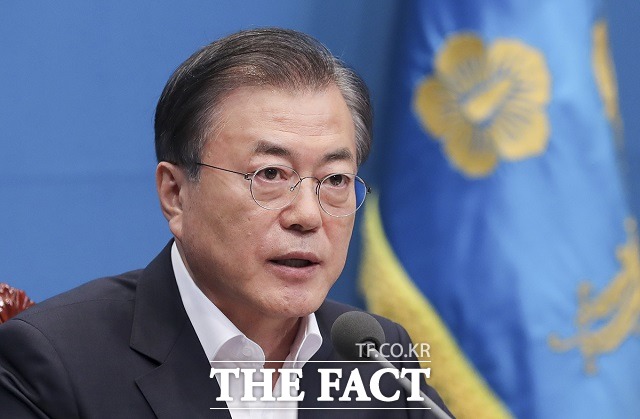 14일 문재인 대통령의 주재로 열린 제18회 국무회의에서는 '도로교통법 시행령 일부개정령안' 등 대통령령안 7건 등이 심의·의결됐다. /청와대 제공