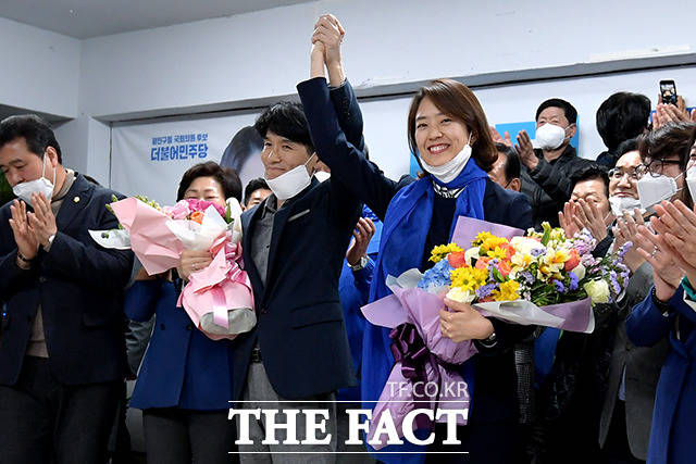 기쁨의 미소 가득한 고 후보