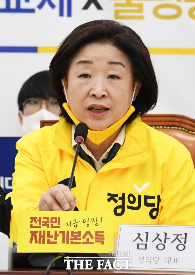 심상정 대표는 경기 고양갑에 출마해 진보정당 최초로 4선 고지에 올랐다. 심 대표가 9일 정의당-녹색당-미래당 공동의제 공동캠페인 선언식에 참석해 모두발언을 하는 모습. /국회=배정한 기자