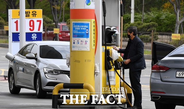 22일(현지 시각) 뉴욕상업거래소(NYMEX)에서 6월 인도분 서부 텍사스산 원유(WTI)는 배럴당 19.1%(2.21달러) 상승한 3.78달러에 장을 마감했다./임세준 기자