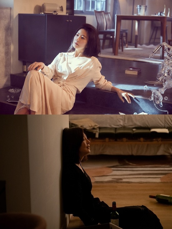 김희애는 JTBC 금토드라마 '부부의 세계'(극본 주현, 연출 모완일)에서 가정의학과 전문의 지선우를 연기한다. 폭풍 같은 소용돌이에 빠져들고 있는 캐릭터에 맞게 김희애의 연기도 정점에 올랐다./YG엔터테인먼트, JTBC스튜디오 제공