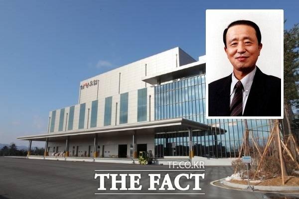 홍원식 남양유업 회장을 비롯한 7명이 경쟁사인 매일유업을 비방하는 글을 올린 혐의로 입건된 가운데 성의 없는 사과문으로 더 큰 비난을 받고 있다. /더팩트DB