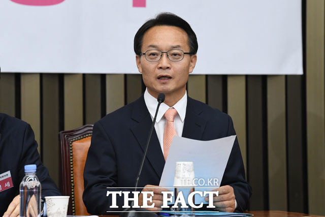 조해진 미래통합당 당선인은 11일 한 라디오 프로그램에 출연해 정의연의 기부금 부정 운용 의혹 등을 제기했다. 8일 2020년 원내대표 및 정책위의장 선출을 위한 당선자총회 합동토론회에 참석해 발언하고 있는 조 당선인. /남윤호 기자