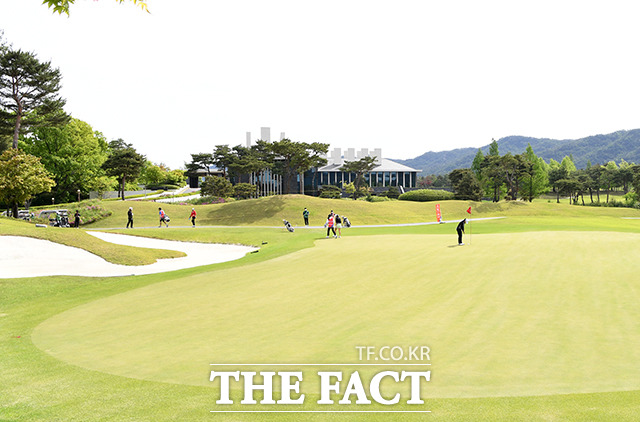 '한국여자프로골프(KLPGA) 투어 KLPGA 챔피언십' 1라운드가 14일 오전 경기도 양주시 레이크우드CC에서 무관중으로 진행되고 있다./양주=배정한 기자