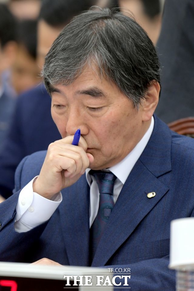 라임 판매사 전원이 참여한 배드뱅크는 이르면 이번달 출범할 것이라는 전망이다. 지난달 서면으로 진행된 기자간담회에서 윤석헌 금감원장이 "5월 중 배드뱅크를 설립하고 6월에는 (라임 제재에 대해) 윤곽이 나오지 않겠나"라고 밝혔다. /이선화 기자