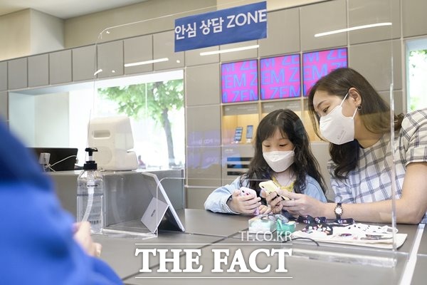 SK텔레콤이 만 12세 이하 초등학생 자녀를 둔 부모들의 걱정을 덜어주기 위해 나섰다. /SK텔레콤 제공