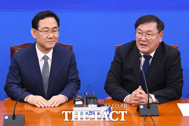 전문가들은 여당 발언을 "압박용"이라면서도 "압도적인 힘을 가질 경우 책임은 클 것"이라고 전망했다. 지난 14일 김 원내대표와 주 원내대표가 회동한 모습. /남윤호 기자