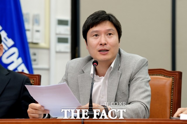 김해영 민주당 최고위원은 3일 최고위원회의에서 "민주당 당규는 당론 위반을 징계 사유로 규정하고 있지만, 당론을 따르지 않았다고 징계하면 헌법과 국회법의 규정과 충돌이 발생할 여지가 있다"고 비판했다. /이선화 기자