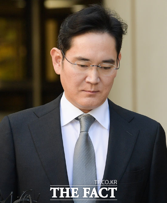 8일 글로벌빅데이터연구소의 빅데이터 분석 결과에 따르면 국민 과반은 이재용 삼성전자 부회장에 대해 '선처' 의견을 내고 있다. /더팩트 DB