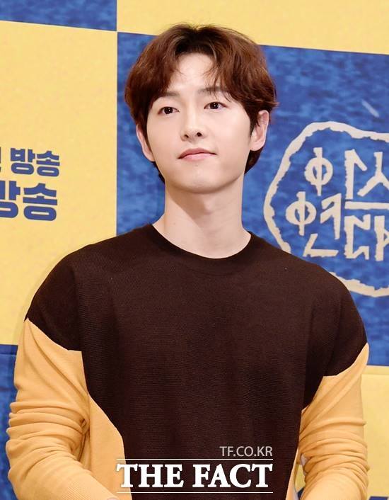 배우 송중기가 한 여성 변호사와 열애설에 휩싸였으나 소속사는 '사실무근'이라며 허위사실 유포자를 강경 대응하겠다고 밝혔다. /더팩트 DB