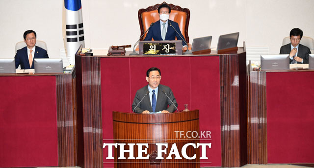 주호영 원내대표가 자취를 감춘 가운데 박병석 국회의장은 19일 본회의를 연기하며 여야의 합의를 촉구했다. 지난 15일 열린 국회 본회의 의사진행발언에 나선 주 원내대표. /남윤호 기자