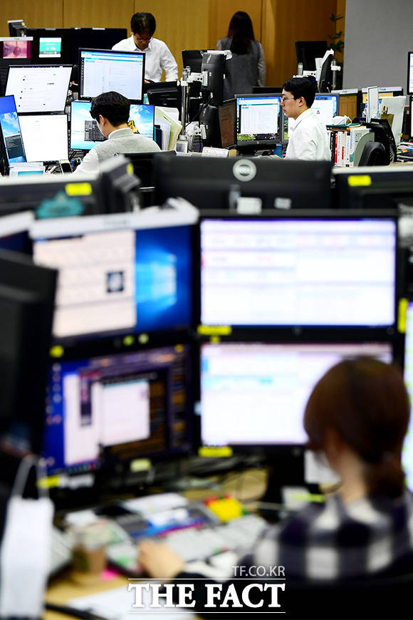 26일 코스피는 전장 대비 22.28포인트(+1.05%) 오른 2134.65에 마쳤다. /이선화 기자