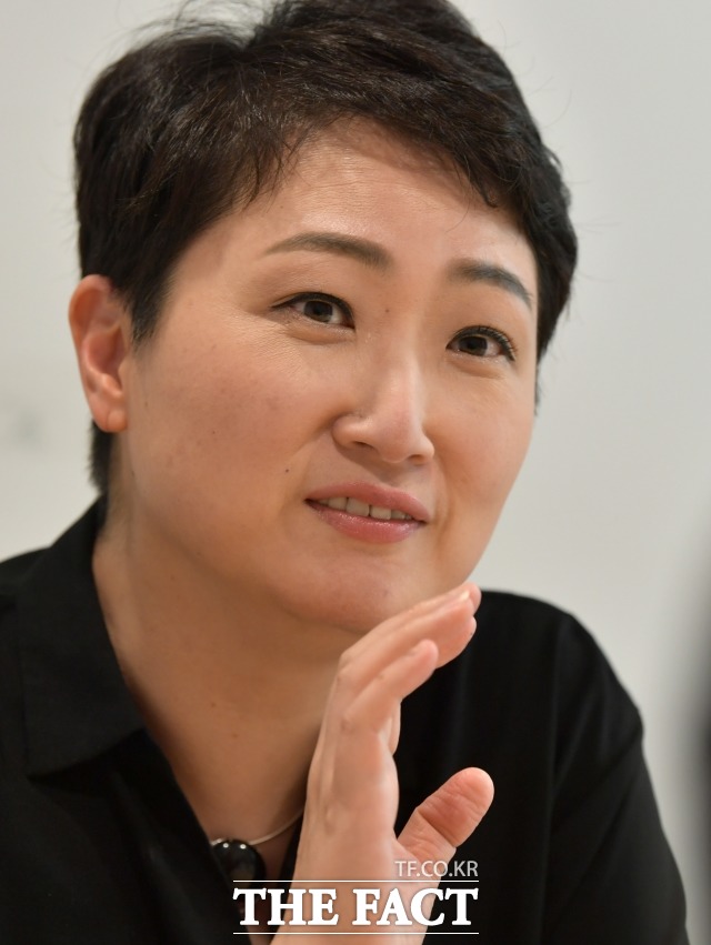 정치권에선 부산시장 보궐선거를 앞두고 이 전 의원을 주목하고 있다. 다만 이 전 의원은 "깊고 신중하게 고민 중"이라며 물러섰다. /이덕인 기자