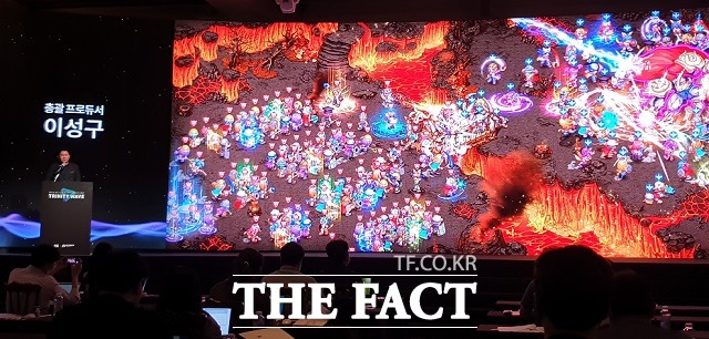 2일 서울시 강남구 역삼동 더 라움에서 열린 신작 발표회 '트리니티 웨이브'에서 이성구 엔트리브소프트 대표 겸 총괄 프로듀서가 '트릭스터M'을 소개하고 있다. /최승진 기자