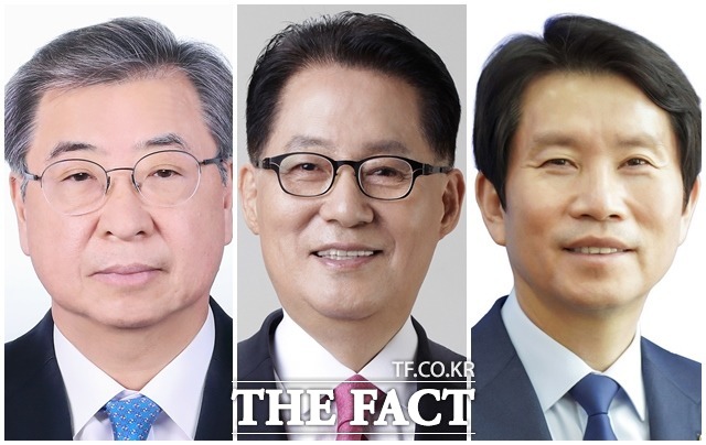 문 대통령은 3일 청와대 국가안보실장에 서훈(왼쪽) 국가정보원장을 내정했다. 신임 국가정보원장 후보자에는 박지원(가운데) 전 국회의원, 신임 통일부 장관 후보자에는 이인영 더불어민주당 의원을 각각 내정했다. /청와대 제공