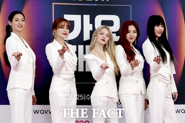 그룹 AOA 멤버들은 4일 전 멤버 권민아의 집을 찾아가 사과한 것으로 알려졌다. 사진은 지난해 12월25일 오후 서울 구로구 고척스카이돔에서 열린 '2019 SBS 가요대전' 포토월 행사에 참석해 포즈를 취하는 AOA의 모습. /이선화 기자