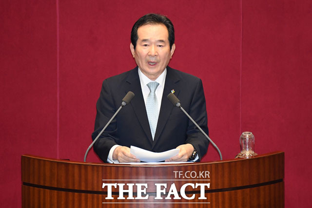 정세균 국무총리는 8일 열린 코로나19 중앙재난안전대책본부 회의에서 고위공직 다주택자들에게 집을 팔라고 지시했다. /더팩트 DB