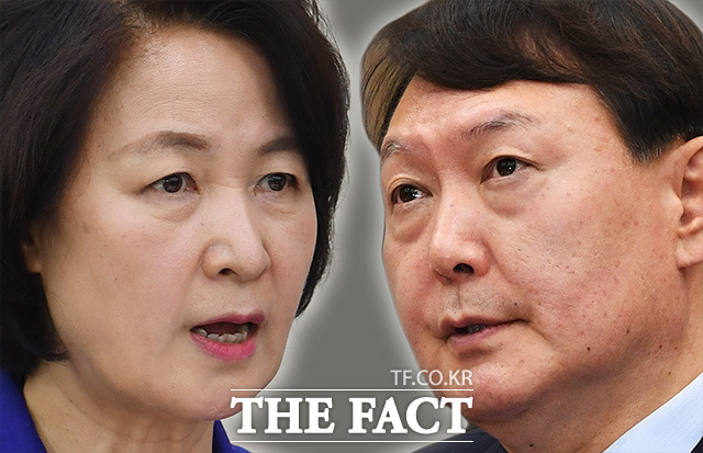 추미애 법무부 장관과 윤석열 검찰총장이 퇴로 없는 치킨게임이 초읽기에 들어갔다. 윤 총장은 백기를 드느냐, 장렬히 전사하느냐 양자택일 상황에 놓였다. 추 장관은 일단 칼자루를 쥐었지만 후폭풍을 가늠할 수 없다./더팩트 DB