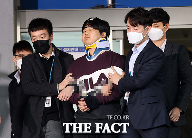 조주빈의 변호인은 "공소사실과 관련해 범죄단체 활동을 부인한다"면서 "몇 장의 (피해) 사진은 인정하지만, 일부 사진은 피해자에게 이런 사진을 찍게 한 사실이 없다"고 밝혔다. /이동률 기자