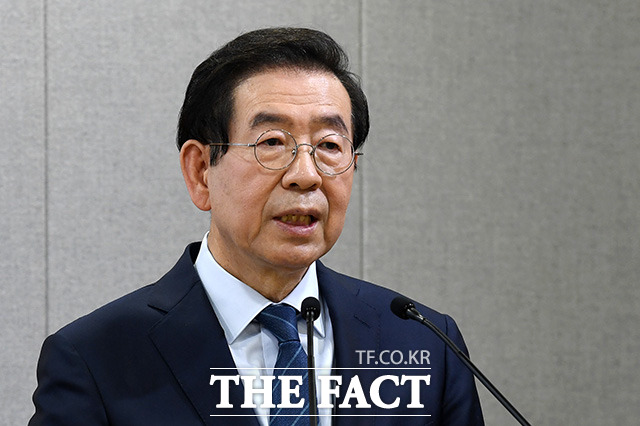 박원순 서울시장이 지난 6월10일 오전 서울시청 브리핑룸에서 '포스트 코로나 시대 유망 스타트업 3대 육성 전략'을 발표하고 있다./남용희 기자