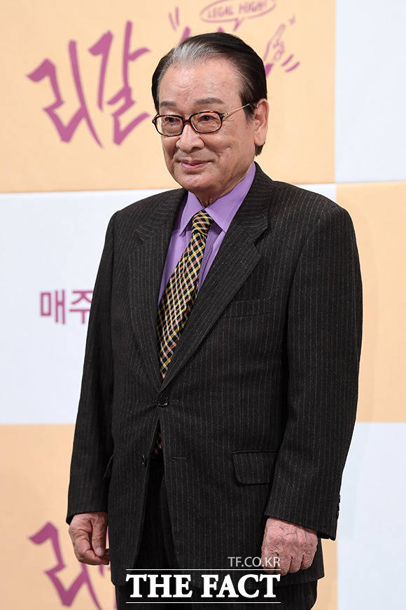 이순재는 갑질을 당했다는 전 매니저의 폭로 후 "80년 평생을 연기자로 살아온 사람으로서 그들의 고충을 깊이 헤아리지 못했다"며 사과했다. /더팩트 DB