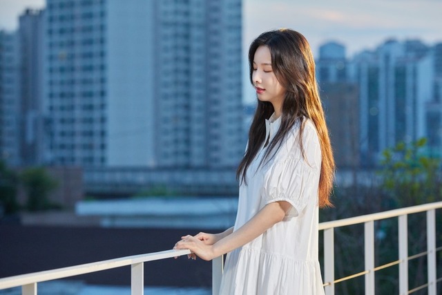 솔지가 9일 '오늘따라 비가 와서 그런가 봐'를 발표하고 12년 만에 다시 솔로 가수로 새 출발한다. /씨제스 제공