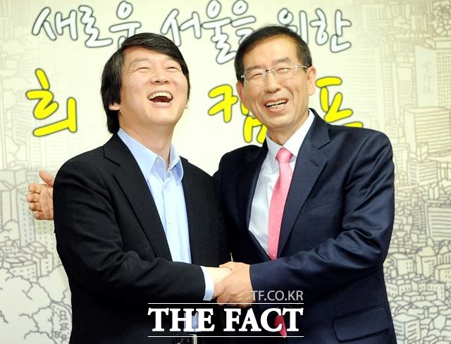 백두대간 종주의 장고 끝에 서울시장 출마를 결심하고 당시 새 리더로 상종가를 달리던 안철수 교수에게 ‘아름다운 양보’를 얻어냈다. 2011년 10월, 시민운동가 출신 서울시장이 탄생했다./더팩트 DB