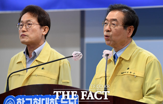 박원순 서울시장과 조희연 교육감이 7일 오전 서울 종로구 서울시교육청에서 열린 '미래를 담는 학교 추진계획' 설명회에 참석하고 있다./임세준 기자