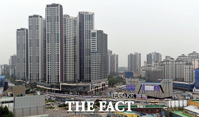 정부가 증여받은 부동산에 매기는 취득세율을 현행보다 2배가량 높이는 방안을 검토하고 있는 것으로 알려졌다. /이선화 기자