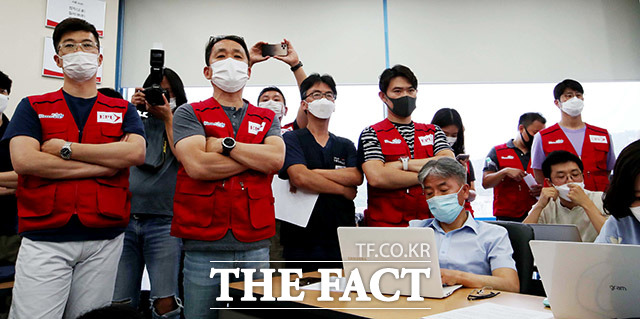 이스타항공 조종사노조는 정부와 여당에도 책임을 물며 적극적인 중재를 요구했다. /이덕인 기자