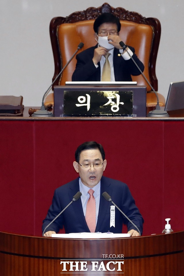 주호영 통합당 원내대표가 21일 국회 본회의에서 교섭단체 대표연설을 하고 있다. /뉴시스