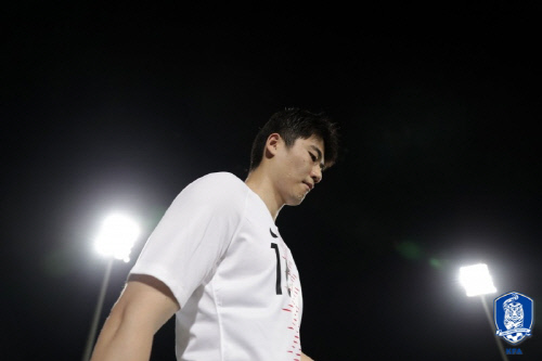 기성용이 1일 사우디아라비아전을 위해 그라운드에 입장하고 있다. 제공 | 대한축구협회