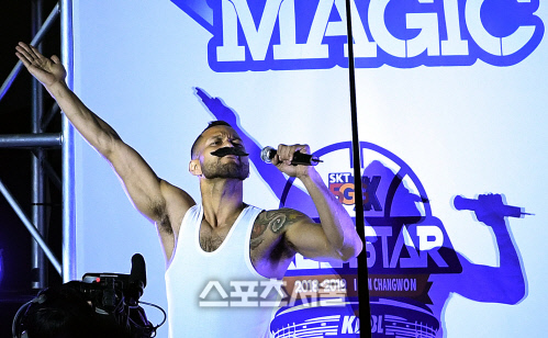 KBL 올스타 전태풍이 20일 창원실내체육관에서 진행된 ‘2018~2019시즌 SKT 5GX 프로농구 올스타전’에 참여해 코트에 입장하고있다. 2019.01.20. 창원 | 김도훈기자 dica@sportsseoul.com