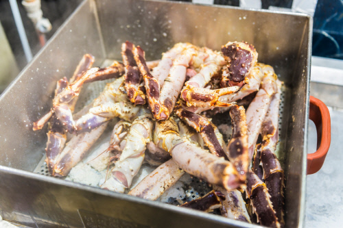 영천시장 킹크랩. 제공 | 서울관광재단.