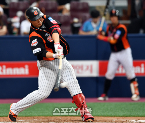 부드러운 스윙의 대명사인 롯데 이대호. 강영조기자 kanjo@sportsseoul.com