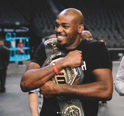 UFC 라이트 헤비급 챔피언인 존 존스는 이번 UFC 235에서 50만 달러의 파이트머니를 받았다.